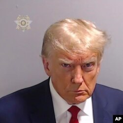 Policijska fotografija Trumpa