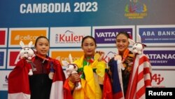 ကမ္ဘောဒီးယားနိုင်ငံ ဖနွမ်းပင်မြို့တော်မှာကျင်းပနေတဲ့ အရှေ့တောင်အာရှ ဆီးဂိမ်းပြိုင်ပွဲ ဝူရှူး ချန်းချွမ် (အမျိုးသမီး) မြောက်ပိုင်း လက်သိုင်းပြိုင်ပွဲ အားကစားနည်းပြိုင်ပွဲအတွင်းမှာ ပထမ (ရွှေတံဆိပ်ဆု) ရရှိခဲ့တဲ့ မစန္ဒီဦး (မေ ၁၂၊ ၂၀၂၃)