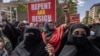 Soutenus par des groupes religieux, les manifestants ont marché jusqu'à la Cour suprême après la prière du vendredi dans une mosquée voisine.