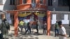Inmediaciones de un centro de votación en Caracas donde venezolanos participan en el referendo consultivo por el Esequibo, el 3 de diciembre de 2023. 