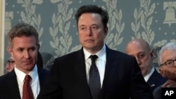 Elon Musk stiže prije zajedničkog sastanka Kongresa na Kapitol u Washingtonu, 24. jula 2024. Musk je nazvao krajnje desničarsku Alternativu za Njemačku (AfD) spasiocem zemlje.