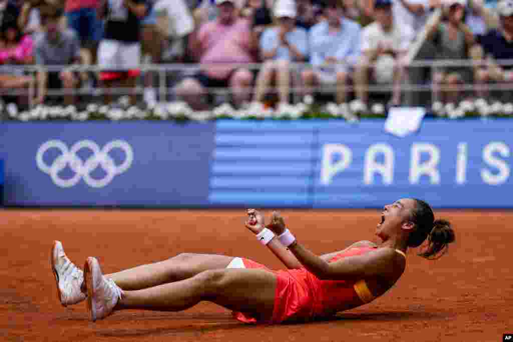 Qinwen Zheng of China celebrates her victory over Iga Swiatek of Poland during their women's semifinals match at the Roland Garros stadium in Paris, France, at the 2024 Summer Olympics.