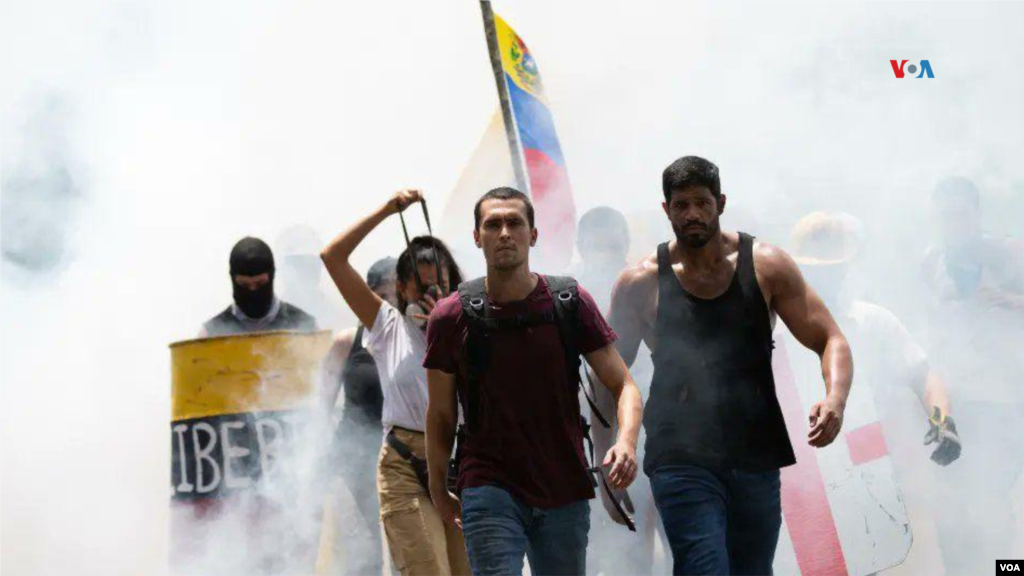 La película "Simón" narra la historia de un joven estudiante que luego de protestar y sufrir la represión en Venezuela decide emigrar en busca de asilo político.