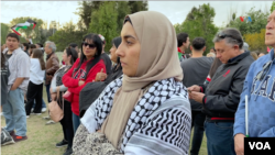 Rasha Qozast, una palestina de la Franja de Gaza que vive en Chile desde el 2016, sueña con volver a casa, junto sus familiares y amigos. Fotografía: Nicolás Cortés/VOA
