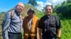 Luis Manuel Díaz (centro) junto al monseñor Francisco Ceballos, obispo de Riohacha y monseñor Héctor Henao.