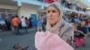 Palestinka ispred u dvorištu škole Ujedinjenih nacija gde su smešteni ljudi koji su napustili domove u severnom delu Pojasa Gaze (Foto: REUTERS/Anas al-Shareef)