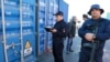 Les deux mineurs ont passé environ huit heures dans le froid "avant que l'équipage du navire ne se rende compte de leur présence et ne retourne au port de Tunis".