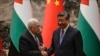 中国国家主席习近平和巴勒斯坦国总统阿巴斯2023年6月14日在中国北京人民大会谈举行的签字仪式后握手祝贺。