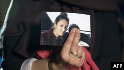 Photo de la jeune britannique Shamima Begum qui, à 15 ans, s'était rendue en Syrie où elle a été mariée à un djihadiste. Aujourd'hui âgée de 19 ans et détenue dans un camp, elle a été déchue de sa nationalité et la justice britannique refuse son retour dans le pays.