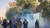 Polisi Anti Huru-Hara Iran Bentrok dengan Mahasiswa yang Protes Kematian Amini