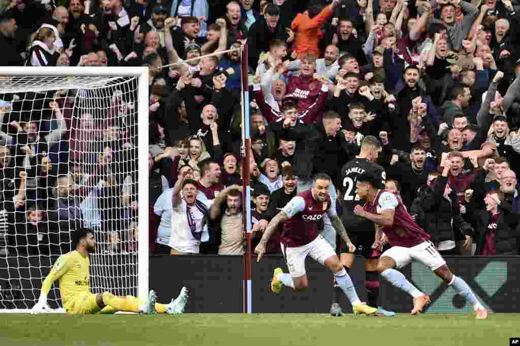 Aston Villa&#39;s Ollie Watkins, right, celebrates with Danny Ings after scoring his side&#39;s fourth goal past Brentford&#39;s goalkeeper David Raya, left, during the English Premier League soccer match between Aston Villa and Brentford at Villa Park in Birmingham, England.