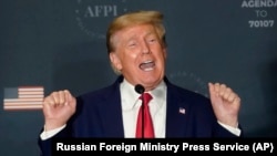 Mantan Presiden AS Donald Trump berbicara dalam dalam acara yang digelar oleh America First Policy Institute di Marriott Marquis, Washington, pada 26 Juli 2022. (Foto: AP/Andrew Harnik)