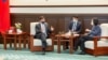 타이완을 방문 중인 에스퍼 전 장관(왼쪽)이 19일 차이잉원 타이완 총통(오른쪽)과 만났다.