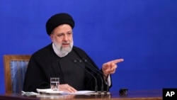 ابراهیم رییسی، رییس جمهور ایران (تصویر از آرشیف صدای امریکا)‌