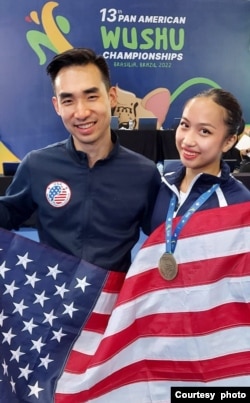 Pelatih Eugene Moy dan Kaika (foto: courtesy).