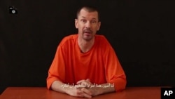 El periodista John Cantlie señala en su alocución que presentará una serie de videos donde revelará la verdad sobre el Estado islámico. 
