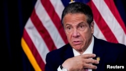 Le gouverneur de New York, Andrew Cuomo, prend la parole lors d'une conférence de presse, à New York, États-Unis, le 10 mai 2021.