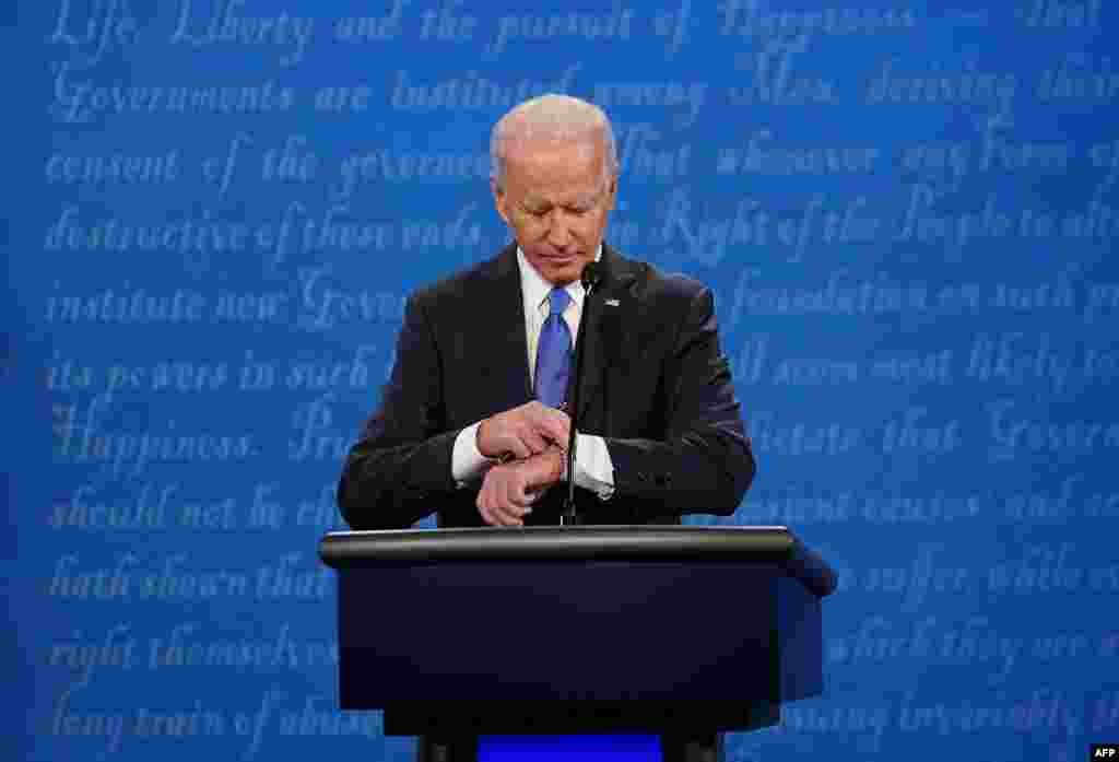 El demócrata Joe Biden cuestionó la respuesta de Trump, diciendo que los niños "fueron arrancados" de sus familias en 2018.