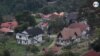 La Colonia Tovar es famosa en Venezuela por sus casas de estilo bávaro de techos rojos. Foto: Nicole Kolster, VOA.