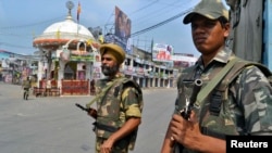 فسادات سے متاثر ہونے والے ضلع مظفر نگر کے حساس علاقوں میں کرفیو نافذ ہے۔