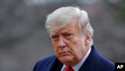 Mantan Presiden Donald Trump tiba di Gedung Putih, Washington, pada 31 Desember 2020. (Foto: AP/Evan Vucci)