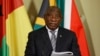 Le président sud-africain Cyril Ramaphosa tient une conférence de presse lors de la visite d'État du président bissau-guinéen Umaro Sissoco Embalo en Afrique du Sud dans les bâtiments de l'Union à Pretoria le 28 avril 2022.