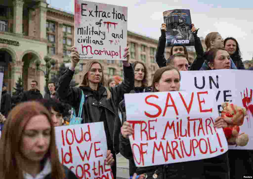El domingo 1 de mayo de 2022, fueron evacuados unos 100 civiles de la planta siderúrgica de Mariúpol, dijo el presidente ucraniano Volodymyr Zelenskyy.