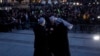 Londres: hommage de centaines de personnes aux victimes de l'attentat