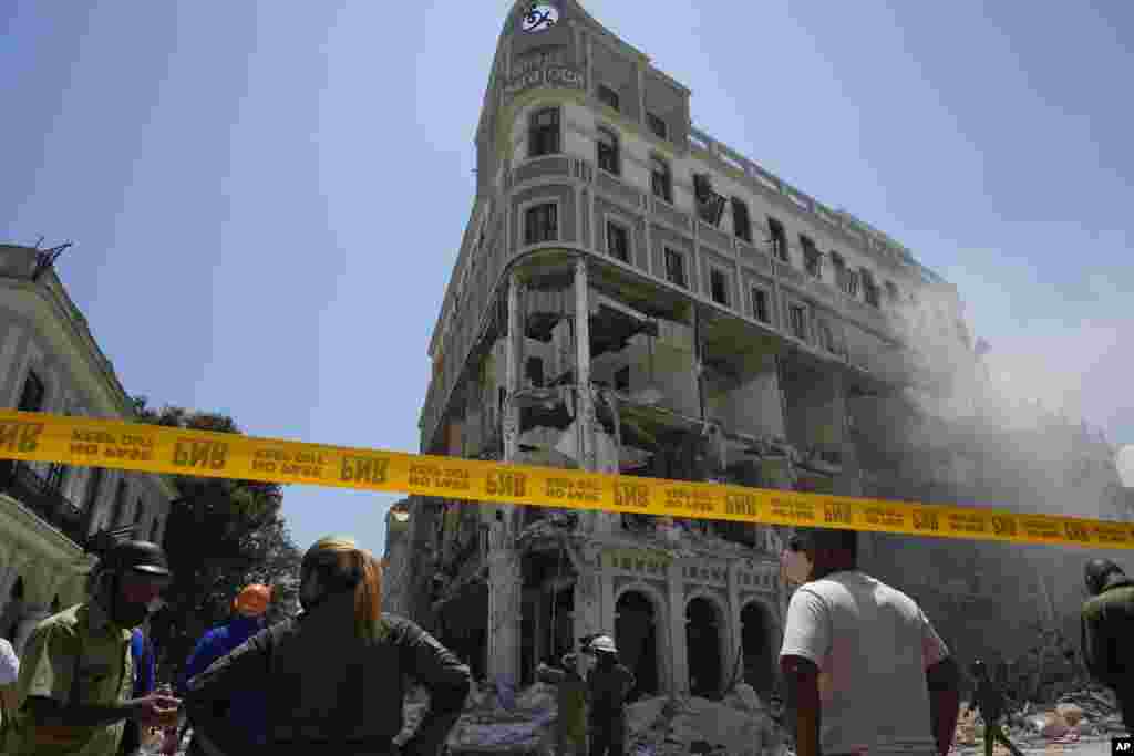 El Hotel Saratoga de cinco estrellas sufre graves daños tras una explosión en La Habana Vieja, Cuba, el viernes 6 de mayo de 2022.
