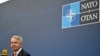 Menteri Luar Negeri Finlandia Pekka Haavisto berbicara kepada wartawan saat ia tiba untuk pertemuan informal para Menteri Luar Negeri NATO mengenai konflik di Ukraina pada 14 Mei 2022 di Berlin. (Foto: AFP)