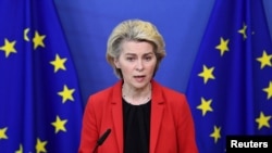 우르줄라 폰데어라이엔 유럽연합(EU) 집행위원장이 지난달 24일 벨기에 브뤼셀에서 우크라이나 사태에 관한 성명을 내고 있다.