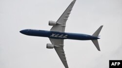 Demonstracija aviona Boeing 777X tokom Međunarodnog avio sajma u Parizu na aerodromu Pariz–Le Burže.