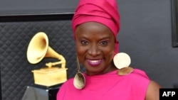 L'auteure-compositrice-interprète béninoise Angelique Kidjo lors de la 64e cérémonie annuelle des Grammy Awards à Las Vegas, aux USA le 3 avril 2022. (AFP/ Patrick T. FALLON)