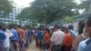 နိုင်ငံကူးလက်မှတ်အတွက် တန်းစီနေပုံ (ဓါတ်ပုံ-ဗွီအိုအေမြန်မာ)