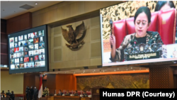 Ketua DPR RI Puan Maharani memimpin Sidang Paripurna, Selasa (12/4) yang menyetujui RUU tiga provinsi baru di Papua. (Foto: Humas DPR)