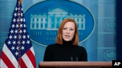 La secretaria de prensa de la Casa Blanca, Jen Psaki, ofrece una sesión informativa en Washington DC, el 18 de abril de 2022.
