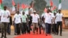 Le président Pierre Nkurunziza, au centre, arrive à la conférence nationale du parti au pouvoir CNDD-FDD dans la province rurale de Gitega, au Burundi le 26 janvier 2020.