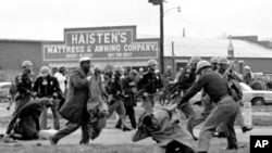 John Lewis, sévèrement battu lors d'une marche, Selma, le 7 mars 1965.