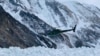 Helikopter tentara Pakistan tengah melakukan pencarian para pendaki gunung yang dilaporkan hilang saat mendaki gunung K2, gunung tertinggi kedua di dunia, 8 Februari 2021. 