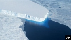 Esta fotografía sin fecha de la NASA muestra el glaciar Thwaites Glacier en la Antártida occidental. AP Foto/NASA.