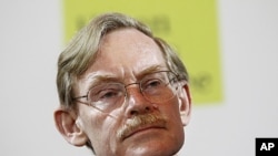 World Bank President Robert Zoellick addresses an audience in Singapore, September 6, 2011.