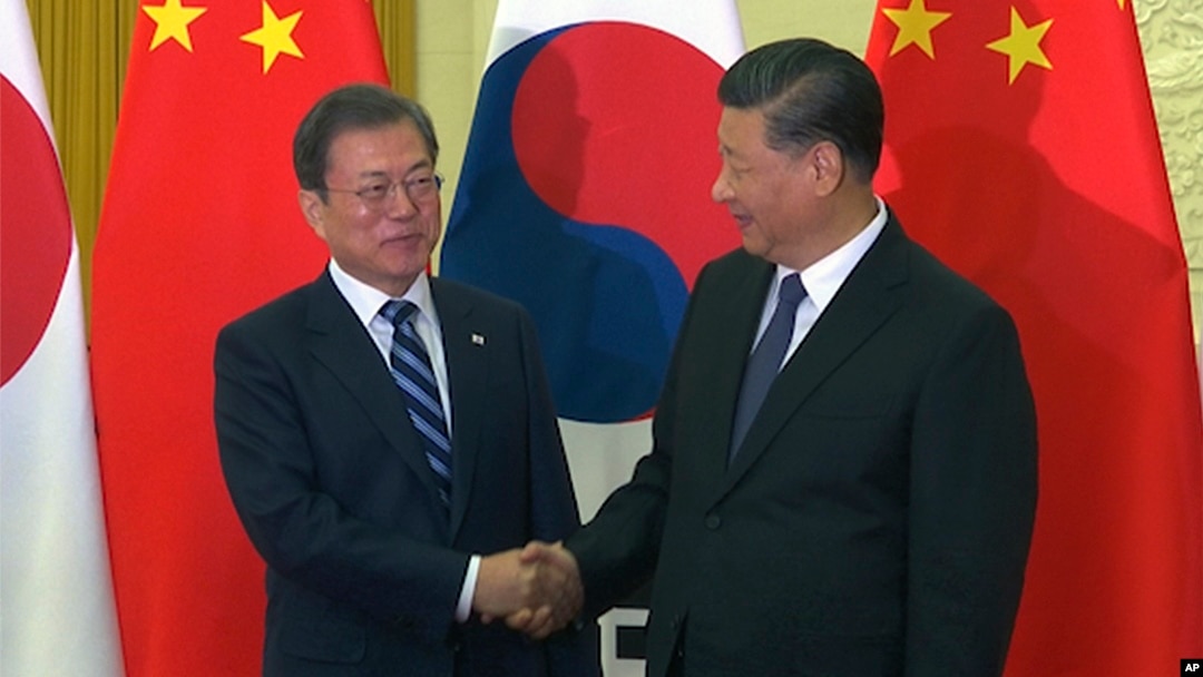 中國國家主席習近平在北京人大會堂會見到訪的南韓總統文在寅。（2019年12月23日）