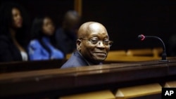 L'ex-président sud-africain Jacob Zuma sur le banc des accusés à la Haute Cour de Pietermaritzburg, en Afrique du Sud, le 27 juillet 2018.