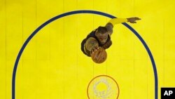 Para bintang Asosiasi Bola Basket AS (NBA) akan beralih ke video game untuk berkompetisi dalam turnamen NBA2K20. (Foto: ilustrasi).