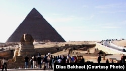 FILE - Tourists are gathering around the Sphinx, which guards the Great Pyramid of King Cheops at the Giza necropolis just outside Cairo, Egypt. (photo: Diaa Bekheet)