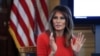 Melania Trump anuncia restauración de muebles en "salón azul"