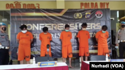 Lima tersangka pelaku aksi kekerasan yang merupakan anggota geng sekolah dihadirkan di Polda DIY, Senin (11/4)