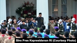 Presiden Jokowi menjadi Inspektur Upacara Peringatan Hari Lahir Pancasila ke 72, yang diselenggarakan di Halaman Gedung Pancasila Kementerian Luar Negeri RI, Jakarta, 1 Juni 2017 (Courtesy Photo: Biro Pres Kepresidenan RI)