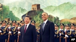 奧巴馬(右)去年十二月份訪問中國時與習近平(左)合照