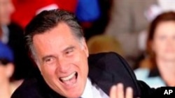 A alegria de ganhar. Mitt Romney celebra com apoiantes a sua vitória na Florida